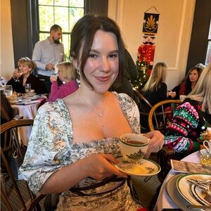 Meet your Posher, Lora